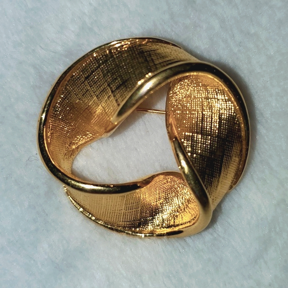 Napier Gold Tone Twisted Ribbon Brooch